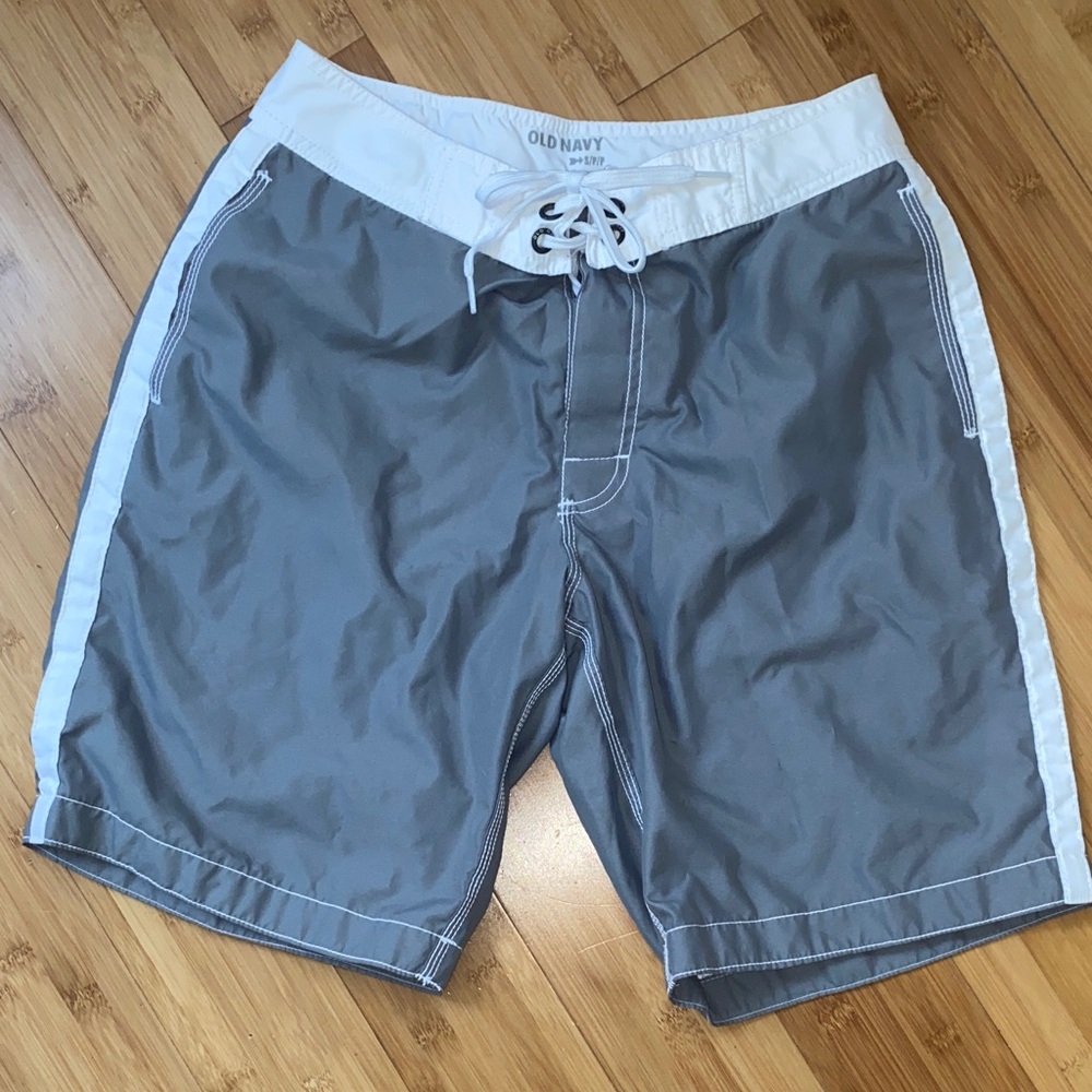 Old Navy Men's Gray and White Board Shorts